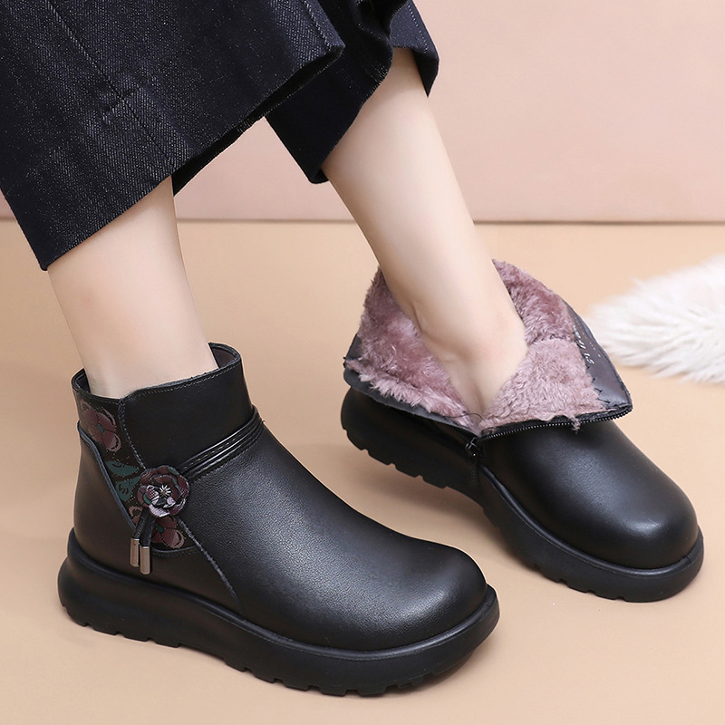 Női téli bokacsizma bőrből és gyapjóból, oldalsó cipzárral, alacsony sarokkal, felsőrész valódi bőrből, gyapjún belső