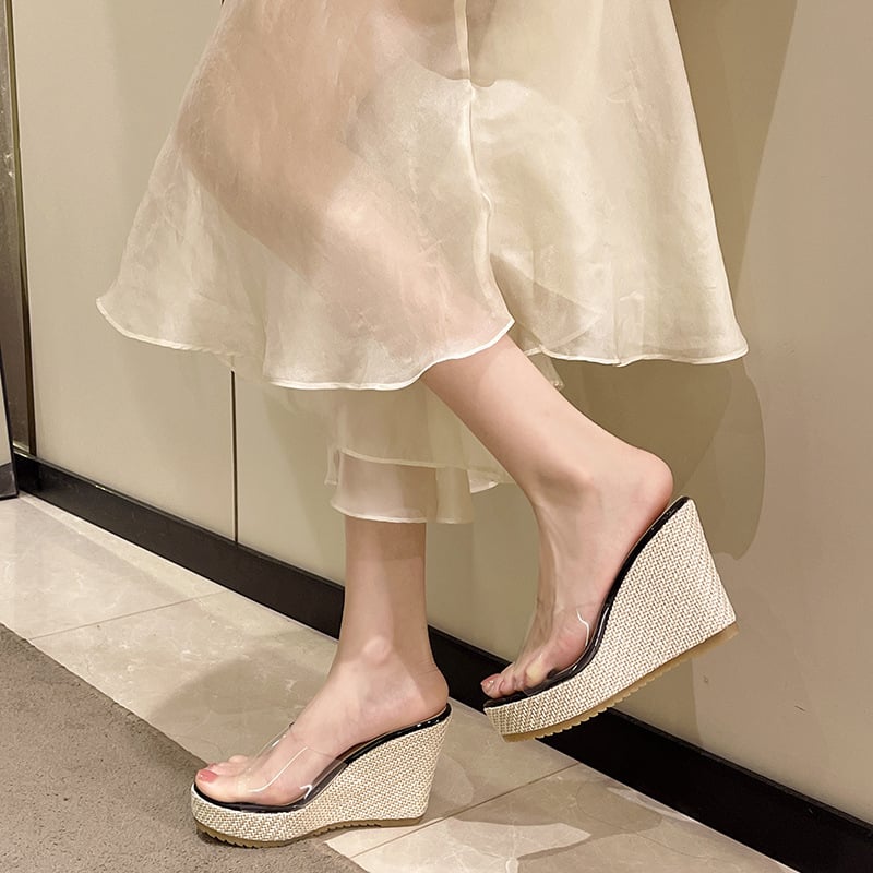 Sieviešu platformas sandales ar klīnu: PU augšējā daļa, gumijas zole, apaļa purngala, papēža augstums 6–8 cm, ikdienas stils