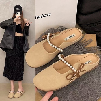 Női gyöngyös részletekkel díszített lapos talpú zárt orrú mules, PVC felsőrész, PVC talp