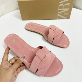 Női velúr felsővel készített szandál, bőr belső, gumitalp, lapos talp, talp vastagsága 0–3 cm