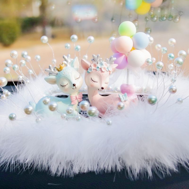 Διακόσμηση αυτοκινήτου με μοτίβο ελάφι για ασφαλή ταξίδια, θήκη αρώματος, μπαλόνι εξομολόγησης, αντιολισθητικό χαλάκι με μαργαριράκια και φτερά • Υλικό: ρητίνη • Στυλ: Μοντέρνο • Λειτουργία: Ευλογία