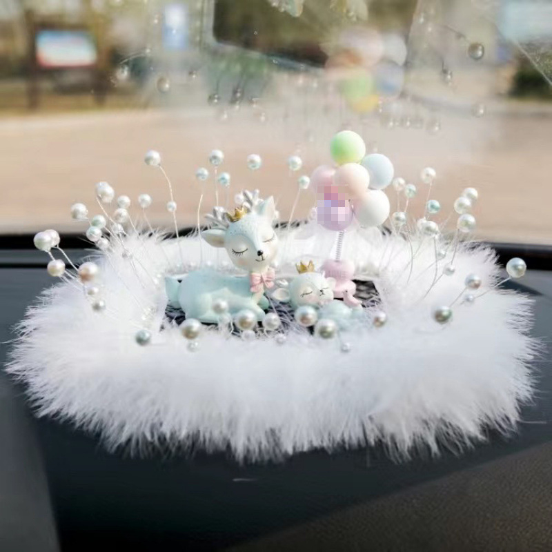 Διακόσμηση αυτοκινήτου με μοτίβο ελάφι για ασφαλή ταξίδια, θήκη αρώματος, μπαλόνι εξομολόγησης, αντιολισθητικό χαλάκι με μαργαριράκια και φτερά • Υλικό: ρητίνη • Στυλ: Μοντέρνο • Λειτουργία: Ευλογία