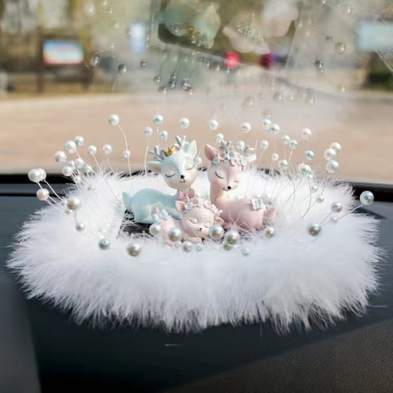 Διακόσμηση αυτοκινήτου με μοτίβο ελάφι για ασφαλή ταξίδια, θήκη αρώματος, μπαλόνι εξομολόγησης, αντιολισθητικό χαλάκι με μαργαριράκια και φτερά • Υλικό: ρητίνη • Στυλ: Μοντέρνο • Λειτουργία: Ευλογία