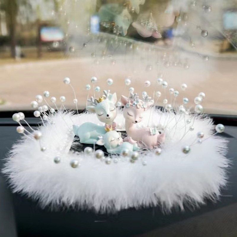 Διακόσμηση αυτοκινήτου με μοτίβο ελάφι για ασφαλή ταξίδια, θήκη αρώματος, μπαλόνι εξομολόγησης, αντιολισθητικό χαλάκι με μαργαριράκια και φτερά • Υλικό: ρητίνη • Στυλ: Μοντέρνο • Λειτουργία: Ευλογία