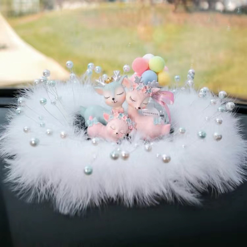 Διακόσμηση αυτοκινήτου με μοτίβο ελάφι για ασφαλή ταξίδια, θήκη αρώματος, μπαλόνι εξομολόγησης, αντιολισθητικό χαλάκι με μαργαριράκια και φτερά • Υλικό: ρητίνη • Στυλ: Μοντέρνο • Λειτουργία: Ευλογία