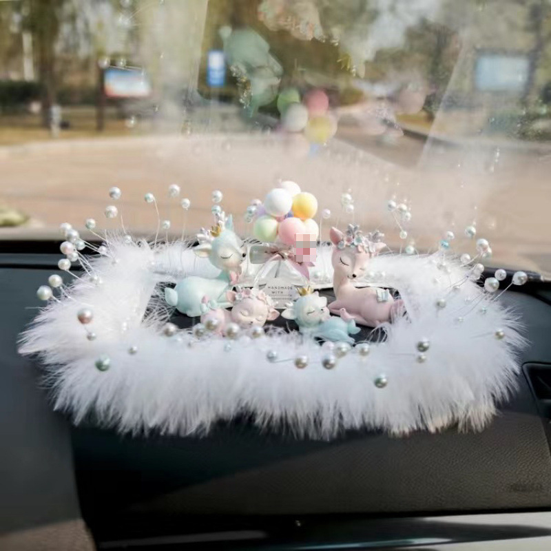 Διακόσμηση αυτοκινήτου με μοτίβο ελάφι για ασφαλή ταξίδια, θήκη αρώματος, μπαλόνι εξομολόγησης, αντιολισθητικό χαλάκι με μαργαριράκια και φτερά • Υλικό: ρητίνη • Στυλ: Μοντέρνο • Λειτουργία: Ευλογία