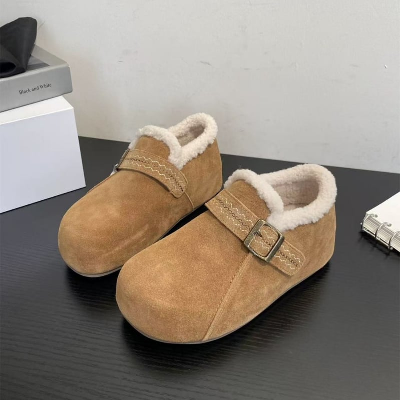 Ženske slip-on papuče s gornjim dijelom od prve kože, unutarnja pamučna podstava, gumeni potplat, debljina potplata 3–5 cm, zaobljena špicu, casual nošenje