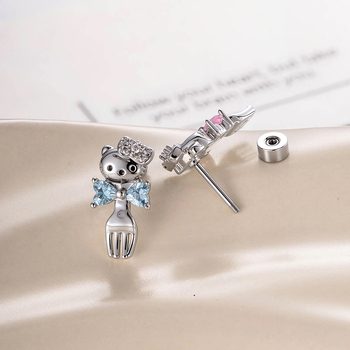 Pīrsingu rotas – kaķa motīvs, kaklaraiša forma, metāls, balts kristāls, dimanta apdare, stils: sievietēm / zīmējums, modelis A-775, rudens 2025