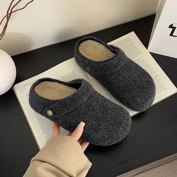 Birkenstock-stil platformske papuče s gornjim dijelom od umjetnog pliša, unutarnja proziva umjetnom dlakom, gumena potplata, visina platforme 0–3 cm, jesen-zima 2025