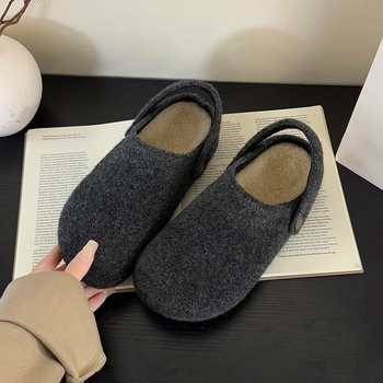 Birkenstock-stil platformske papuče s gornjim dijelom od umjetnog pliša, unutarnja proziva umjetnom dlakom, gumena potplata, visina platforme 0–3 cm, jesen-zima 2025