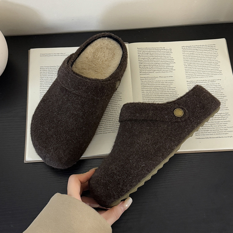 Birkenstock-stil platformske papuče s gornjim dijelom od umjetnog pliša, unutarnja proziva umjetnom dlakom, gumena potplata, visina platforme 0–3 cm, jesen-zima 2025