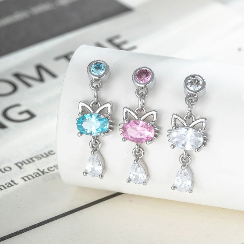 Fülpiercinghez való tojás alakú macska fejű cirkónia medál, csepp alakú függővel