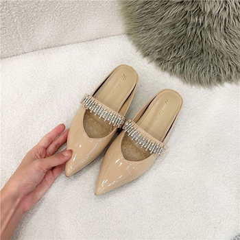 Női szandál kristályokkal, tündér-stílus, hegyes orrú, puha talpú, felső része szuper rostból, belső juhbőr, csatos zárás, talp 3–5 cm vastagság, mindennapi viselet, 2025 tavasz