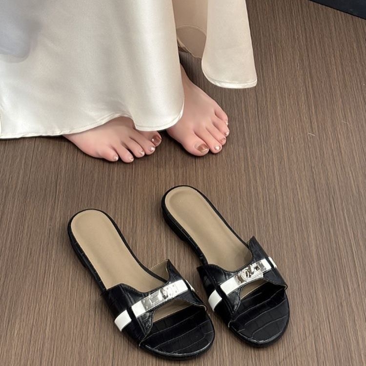 Sieviešu PU slid sandales ar mazu zelta sprādzi — Ikdienas vasaras sandales, PU augšdaļa, PU iekšējā puse, gumijas zole, plakana zole, zoles biezums 0–3 cm