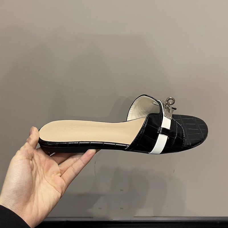 Sieviešu PU slid sandales ar mazu zelta sprādzi — Ikdienas vasaras sandales, PU augšdaļa, PU iekšējā puse, gumijas zole, plakana zole, zoles biezums 0–3 cm