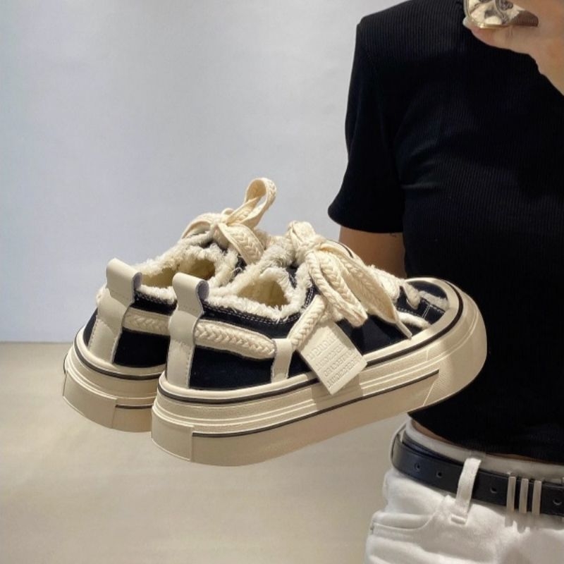 Ženske tenisice od platna, niskog profila, debela potplata, vezanje, gornji dio od platna, jesen