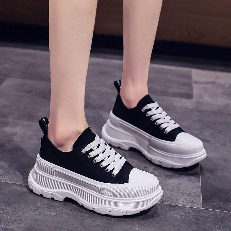 Ženske platnene tenisice s vyvyšenom debelom gumom podrážkom, nízki vrh, šnúrke, korejskog stila, jednobojne