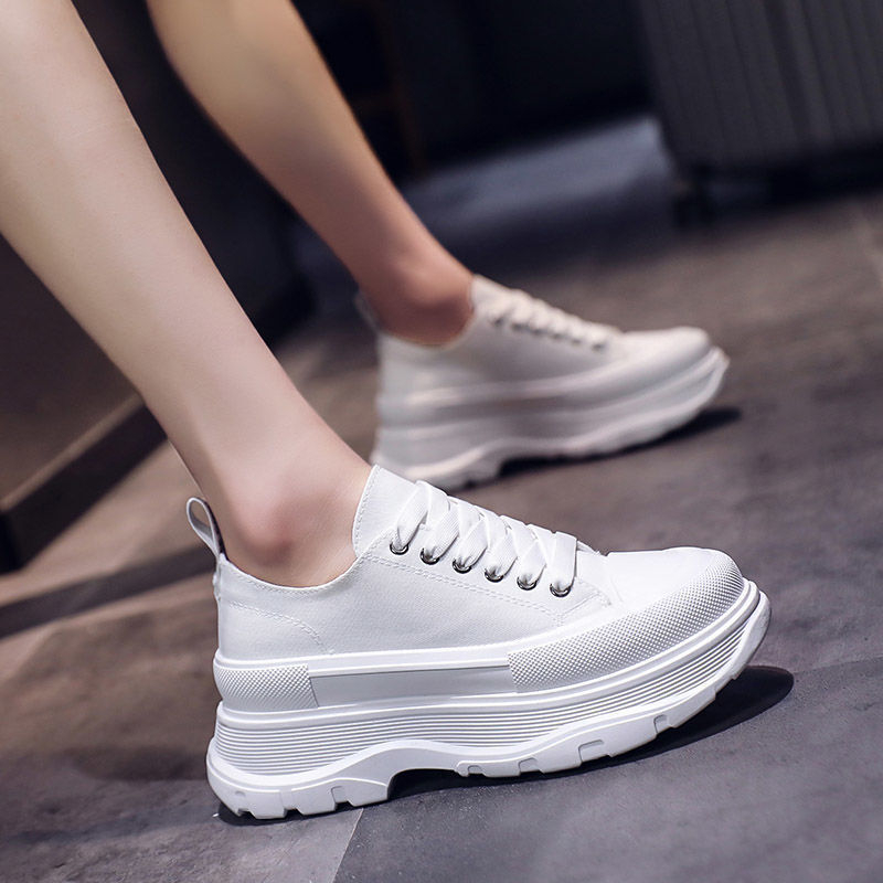 Ženske platnene tenisice s vyvyšenom debelom gumom podrážkom, nízki vrh, šnúrke, korejskog stila, jednobojne