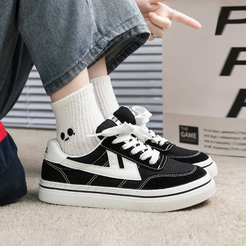 Uniszex vászon sneaker vastag gumis talppal, alacsony felsőrész, fűzős