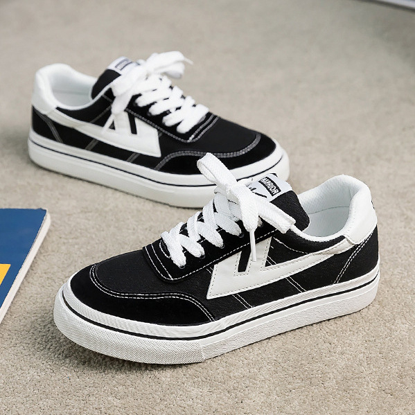 Uniszex vászon sneaker vastag gumis talppal, alacsony felsőrész, fűzős