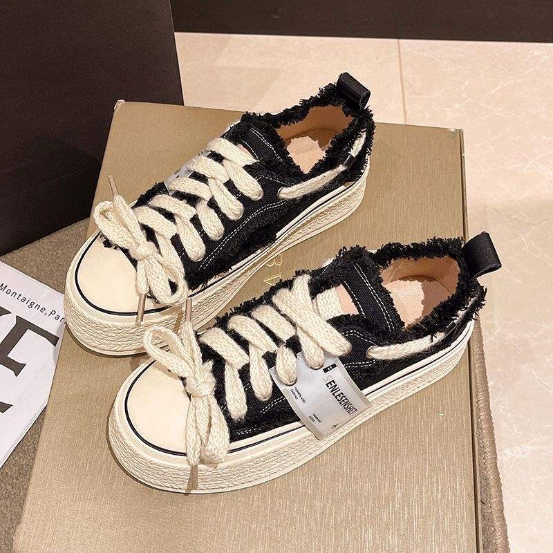 Férfi vászoncipő, koreai stílus, alacsony felső rész, vastag talp a magasság növeléséért, fűzővel, csúszásmentes talp