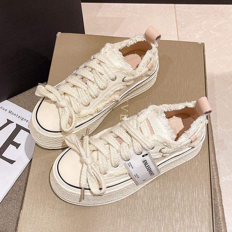 Férfi vászoncipő, koreai stílus, alacsony felső rész, vastag talp a magasság növeléséért, fűzővel, csúszásmentes talp