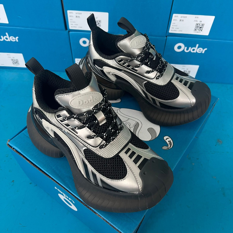 Unisex mokasine s gornjim dijelom od split kože, gumeni potplat, srednji potpetica 3–5 cm, vezanje sprijeda, casual stil