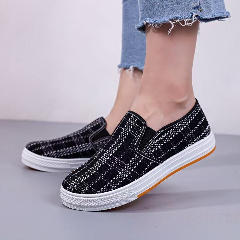 Ženske tenisice od platna – Slip-On, zaobljen vrh, injekcijski oblikovana potplat