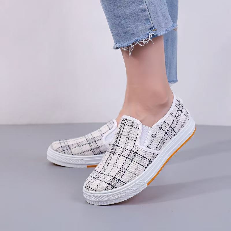 Ženske tenisice od platna – Slip-On, zaobljen vrh, injekcijski oblikovana potplat