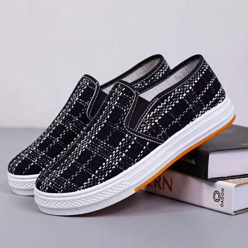 Ženske tenisice od platna – Slip-On, zaobljen vrh, injekcijski oblikovana potplat