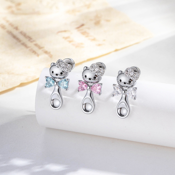 Ausies skrimšļa pirsings loku veidā ar diamanta ielikumu – metāla pirsinga aksesuārs, sieviešu karikatūru stilā