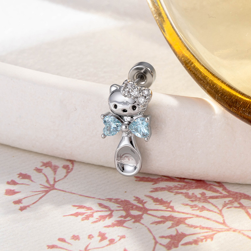 Ausies skrimšļa pirsings loku veidā ar diamanta ielikumu – metāla pirsinga aksesuārs, sieviešu karikatūru stilā