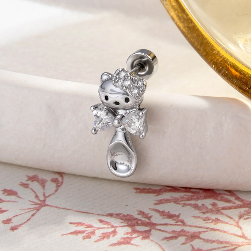 Ausies skrimšļa pirsings loku veidā ar diamanta ielikumu – metāla pirsinga aksesuārs, sieviešu karikatūru stilā