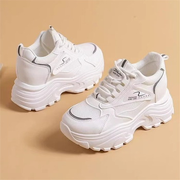 Ženske tenisice dad shoes, prozračni mrežasti gornji dio, okrugli vrh prsta, srednja visina peta 3-5 cm, ulošak od mikrovlaknaste kože, vezanje šnirkama