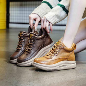 Női magas talpú bőr sportcipő platformtalppal, fűzővel