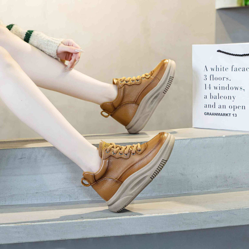 Női magas talpú bőr sportcipő platformtalppal, fűzővel