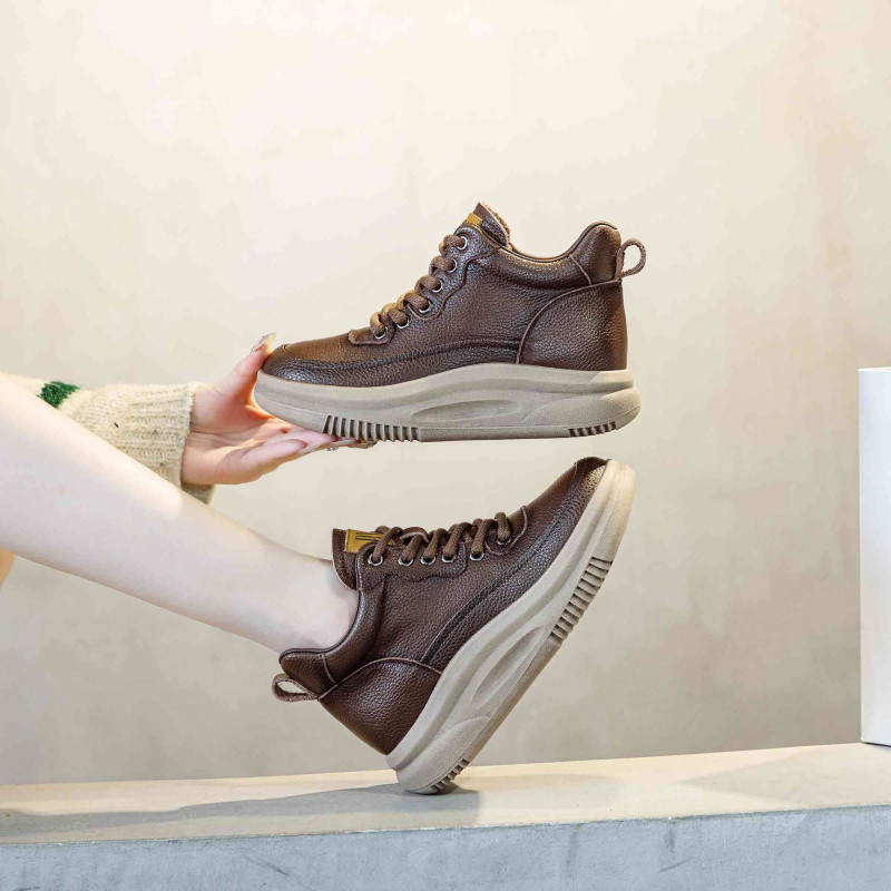 Női magas talpú bőr sportcipő platformtalppal, fűzővel