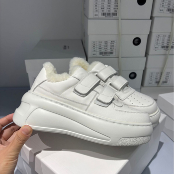 Ženske casual tenisice s Velcro kopčom, dizajn povećanja visine 6–8 cm, gornji dio od kože prvog sloja, podstava od ovčje kože, đon EVA
