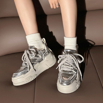 Női vastag talpú platformcipő természetes bőrből, magasságot növelő dizájn és báránybőr Bélés