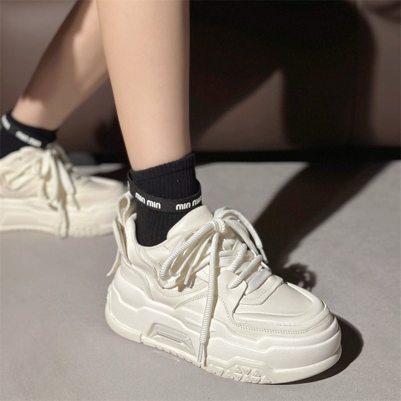 Női vastag talpú platformcipő természetes bőrből, magasságot növelő dizájn és báránybőr Bélés