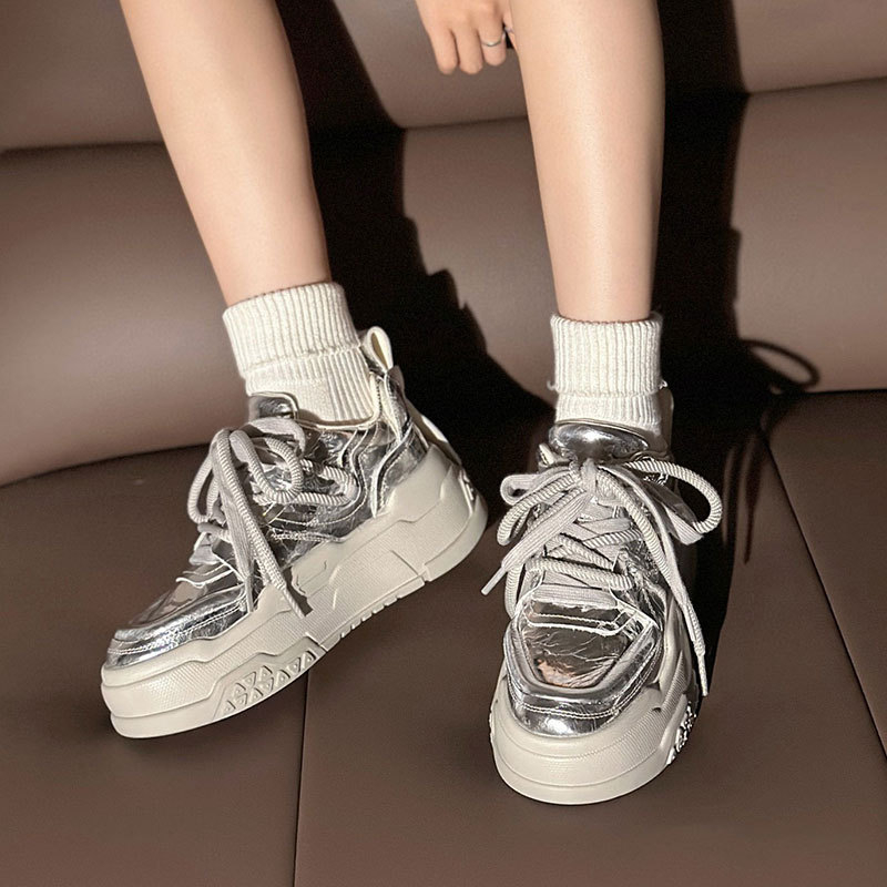 Női vastag talpú platformcipő természetes bőrből, magasságot növelő dizájn és báránybőr Bélés