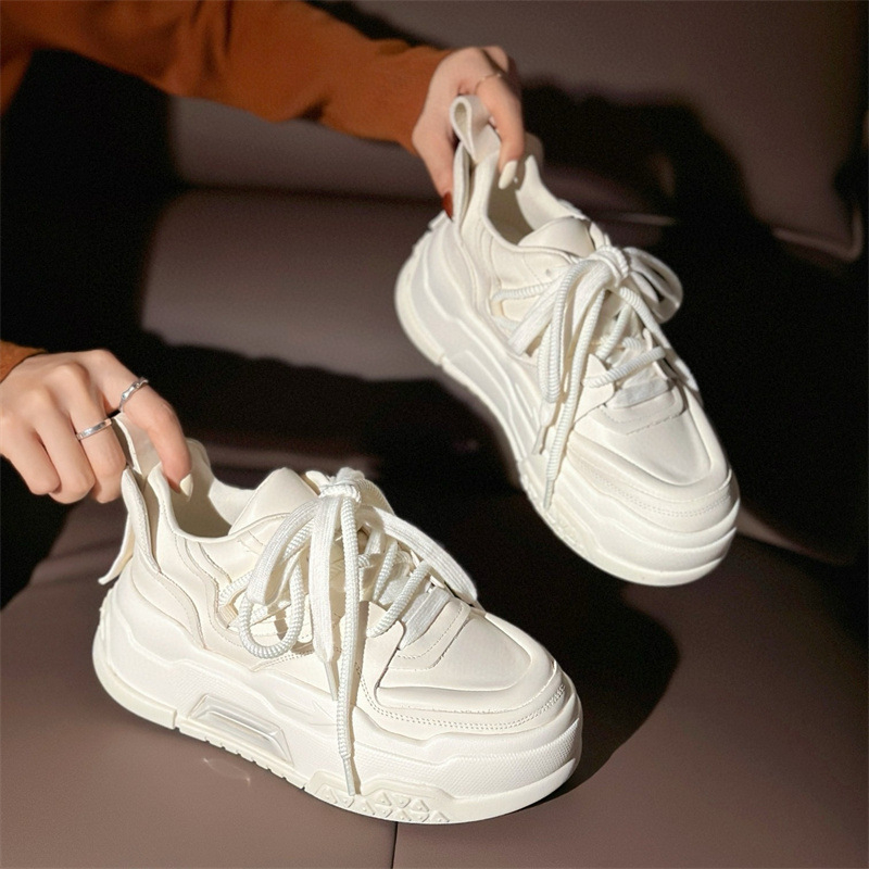 Női vastag talpú platformcipő természetes bőrből, magasságot növelő dizájn és báránybőr Bélés