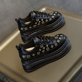 Női platformos vastagtalpú edzőcipő, belső magasság 7 cm, felsőrész split bőr, virágos minta, fűzős