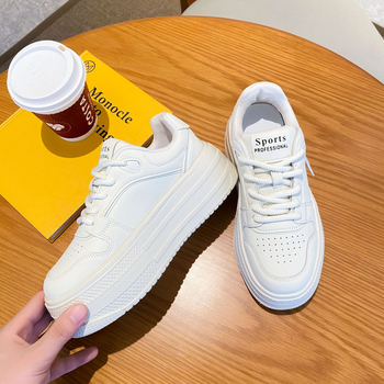 Női valódi bőrből készült sportcipő vastag talppal a magasság növelésére, lélegző, elöl fűzővel