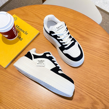 Női valódi bőrből készült sportcipő vastag talppal a magasság növelésére, lélegző, elöl fűzővel