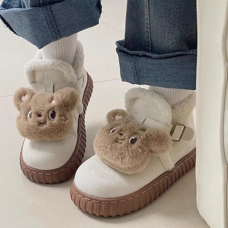 Cizme de zăpadă mid-top, partea superioară din nubuk de piele de vițel, căptușeală din pluș sintetic, branț din blană sintetică, talpă din cauciuc cu grosime mare