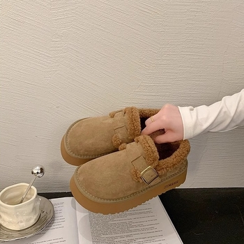 Sieviešu ziemas zābaki ar augstu augšu, sintētiska āda, bieza gumijas zole, silta mākslīgā kažokāde iekšējā odere, šņorēšanas aizdare