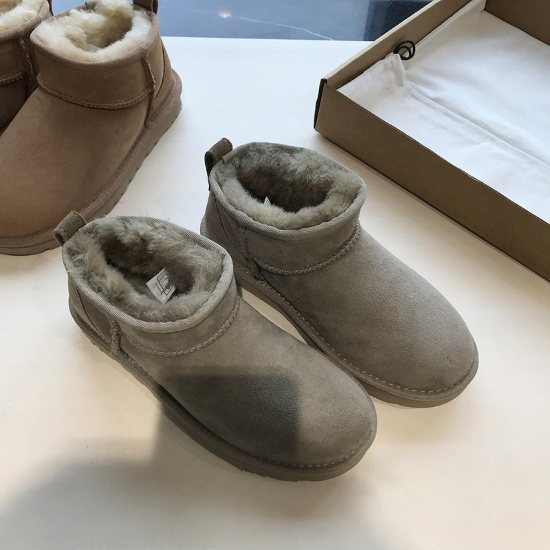 Cizme de zăpadă din piele de capră cu blană integrată, căptușite cu lână, talpă din cauciuc, guler scurt, vârf rotund