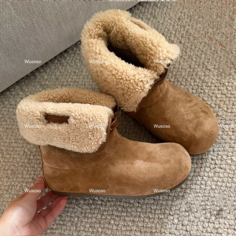 Cizme de iarnă cu creștere de înălțime de 4,5 cm | partea superioară din nubuk, căptușeală din lână, talpă din cauciuc, gât mediu, slip-on