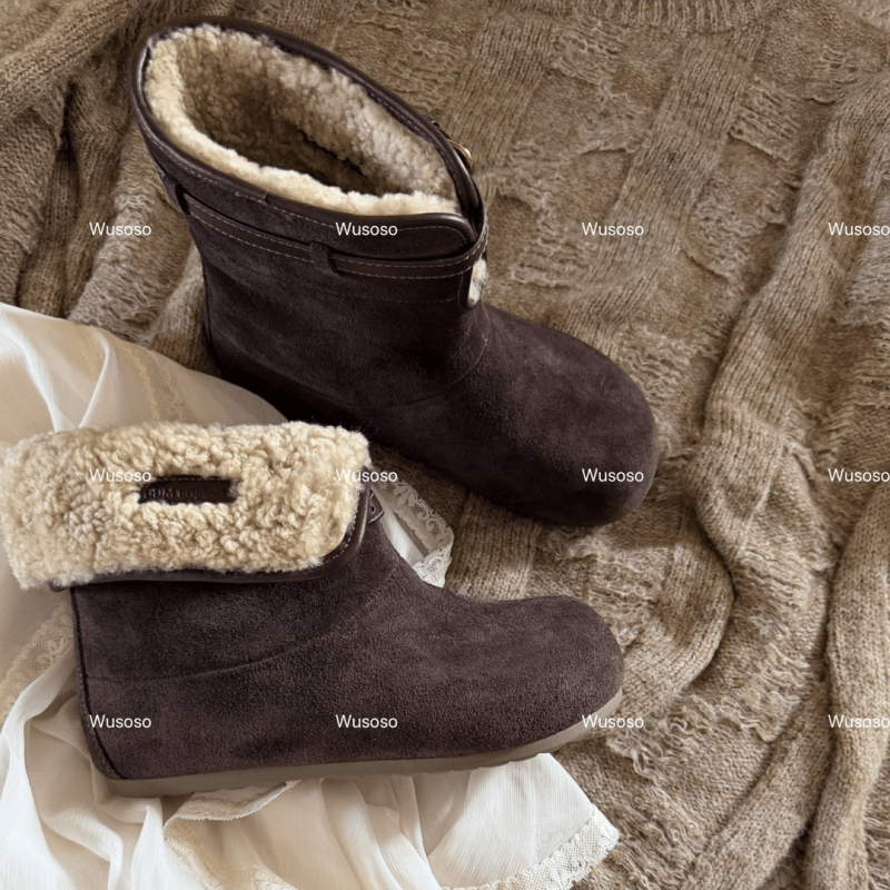 Cizme de iarnă cu creștere de înălțime de 4,5 cm | partea superioară din nubuk, căptușeală din lână, talpă din cauciuc, gât mediu, slip-on